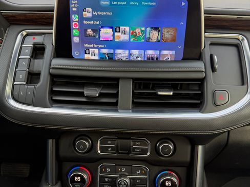 Used 2021 Chevrolet Tahoe Premier w/ Premium Package image 11