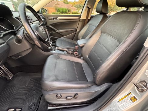 Used 2017 Volkswagen Passat 1.8T R-Line image 12