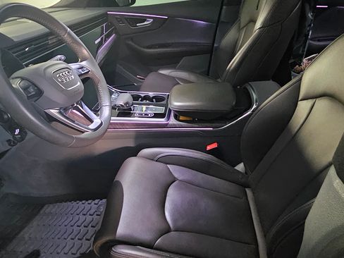 Used 2019 Audi Q8 Prestige w/ Luxury Package image 9