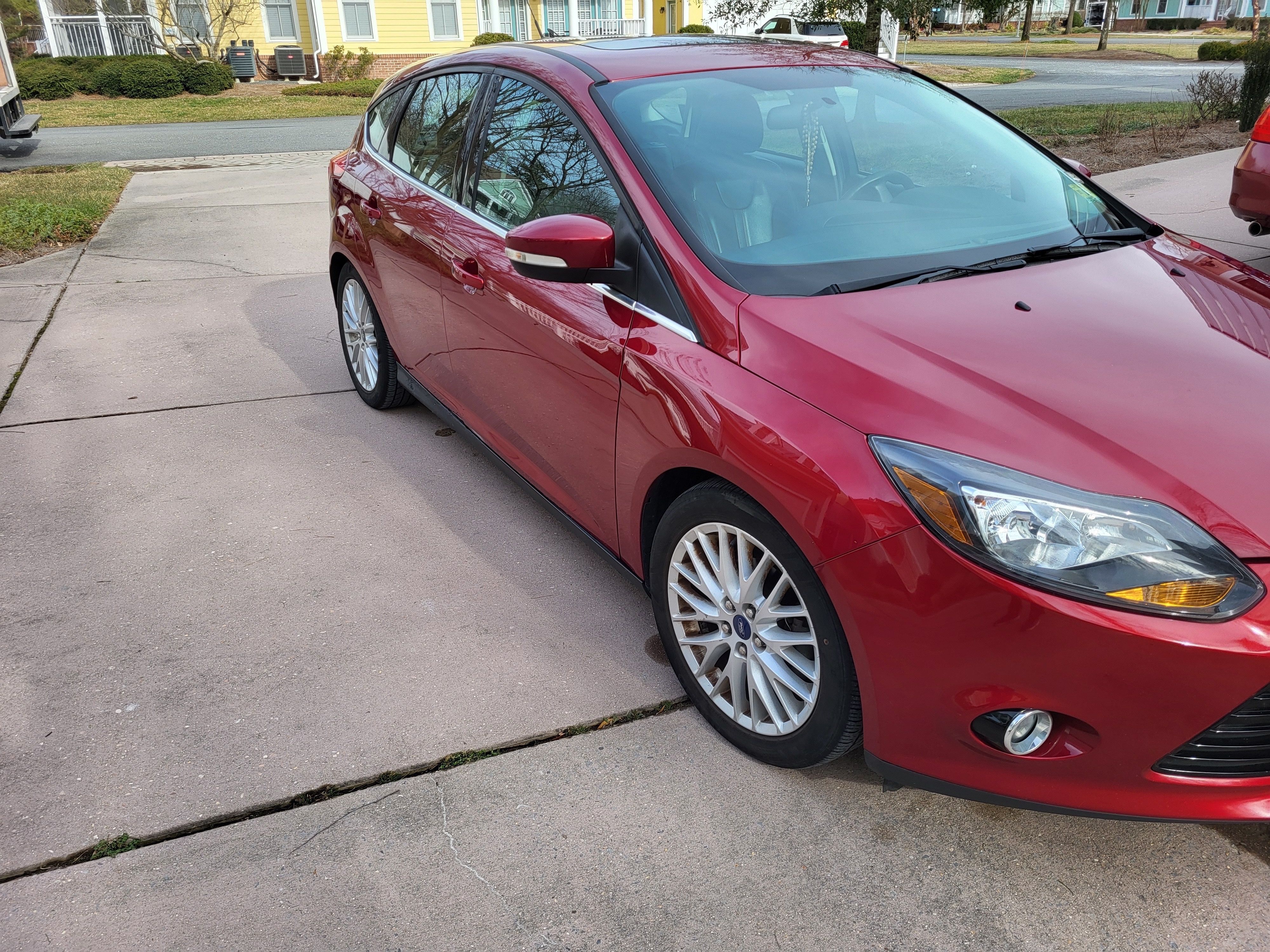 Used 2014 Ford Focus Titanium FWD image 2