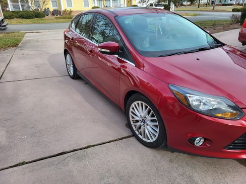 Used 2014 Ford Focus Titanium image 2