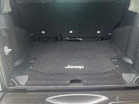 Used 2017 Jeep Wrangler Unlimited Sahara w/ Connectivity Group AWD/4WD image 6