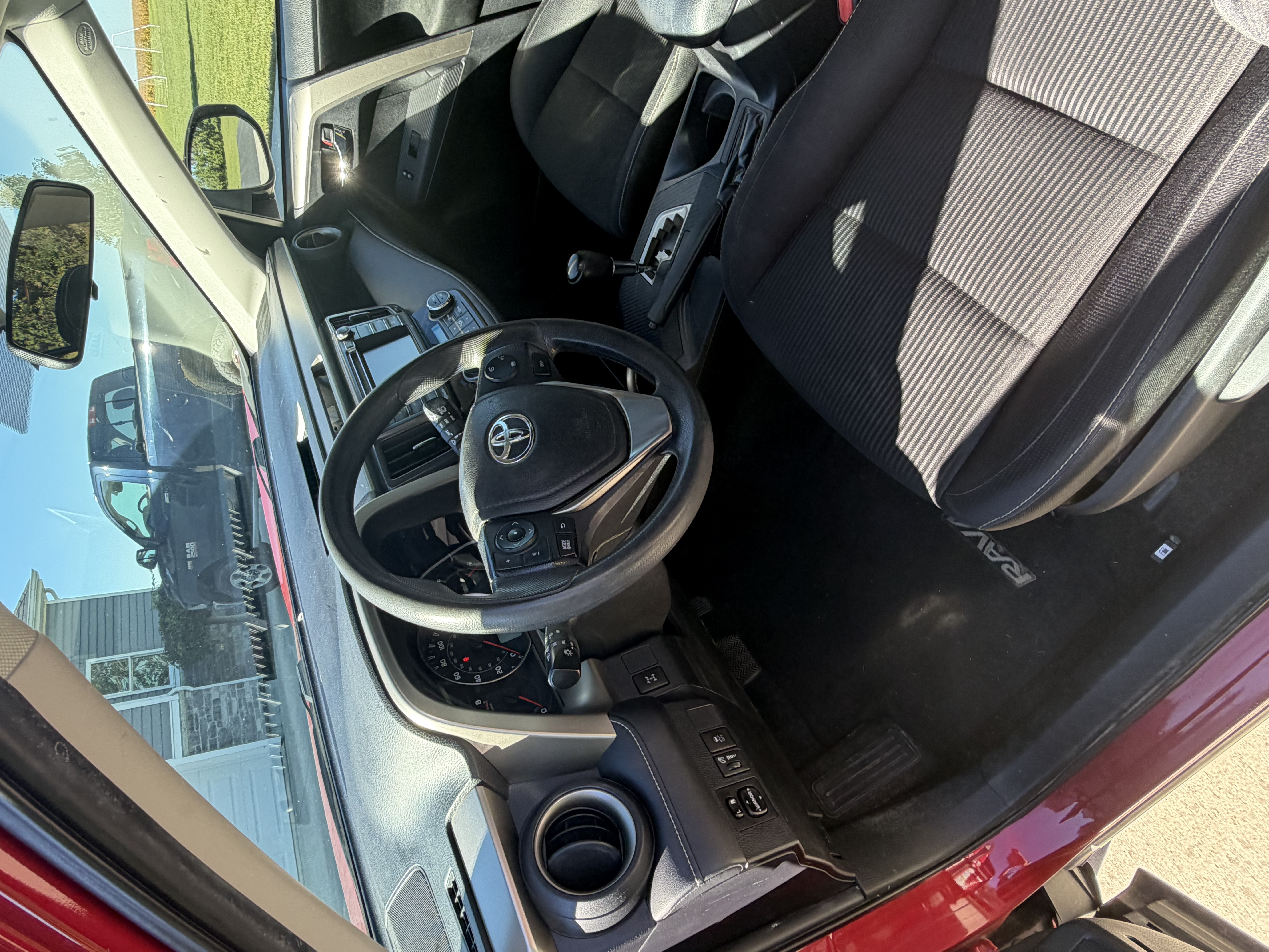 Used 2014 Toyota RAV4 XLE AWD/4WD image 17