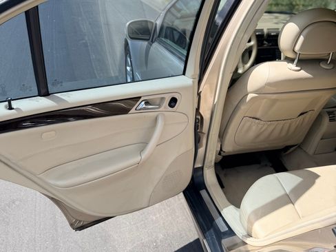 Used 2005 Mercedes-Benz C 240 Sedan image 8