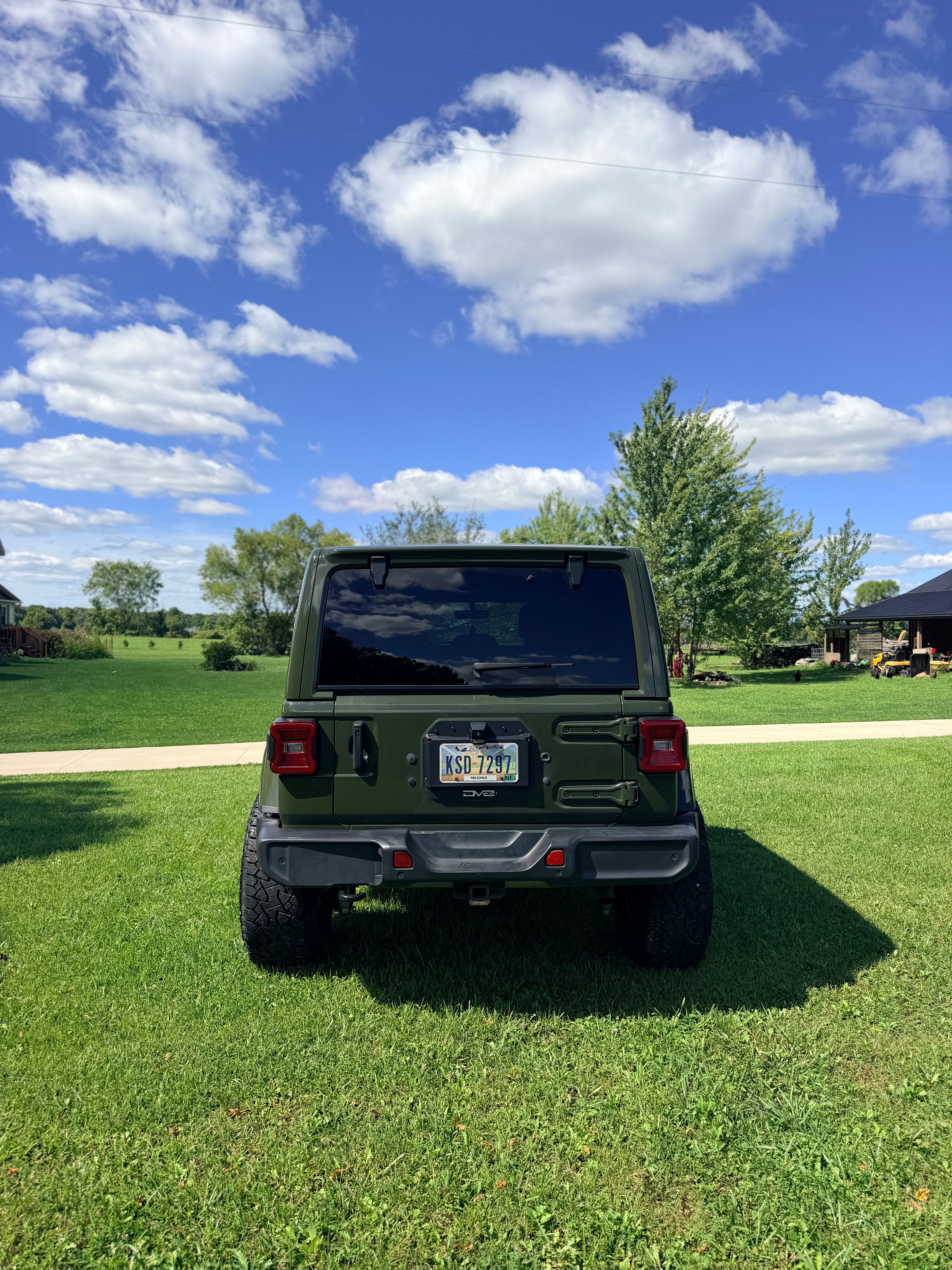 Used 2021 Jeep Wrangler Unlimited Sahara w/ Uconnect 4C Nav & Sound Group AWD/4WD image 6