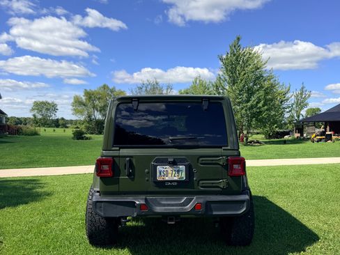 Used 2021 Jeep Wrangler Unlimited Sahara w/ Uconnect 4C Nav & Sound Group AWD/4WD image 6