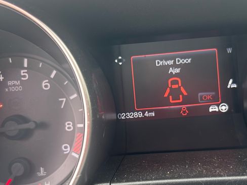 Used 2016 Ford Mustang Shelby GT350 w/ Technology Package image 6