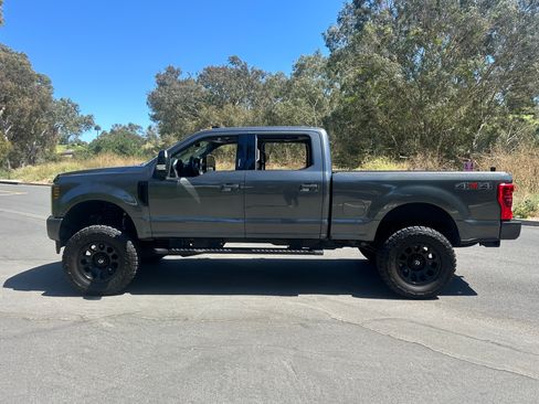 Used 2019 Ford F250 Lariat w/ Lariat Ultimate Package AWD/4WD image 6