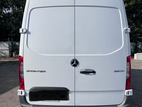 Used 2021 Mercedes-Benz Sprinter 2500 image 5