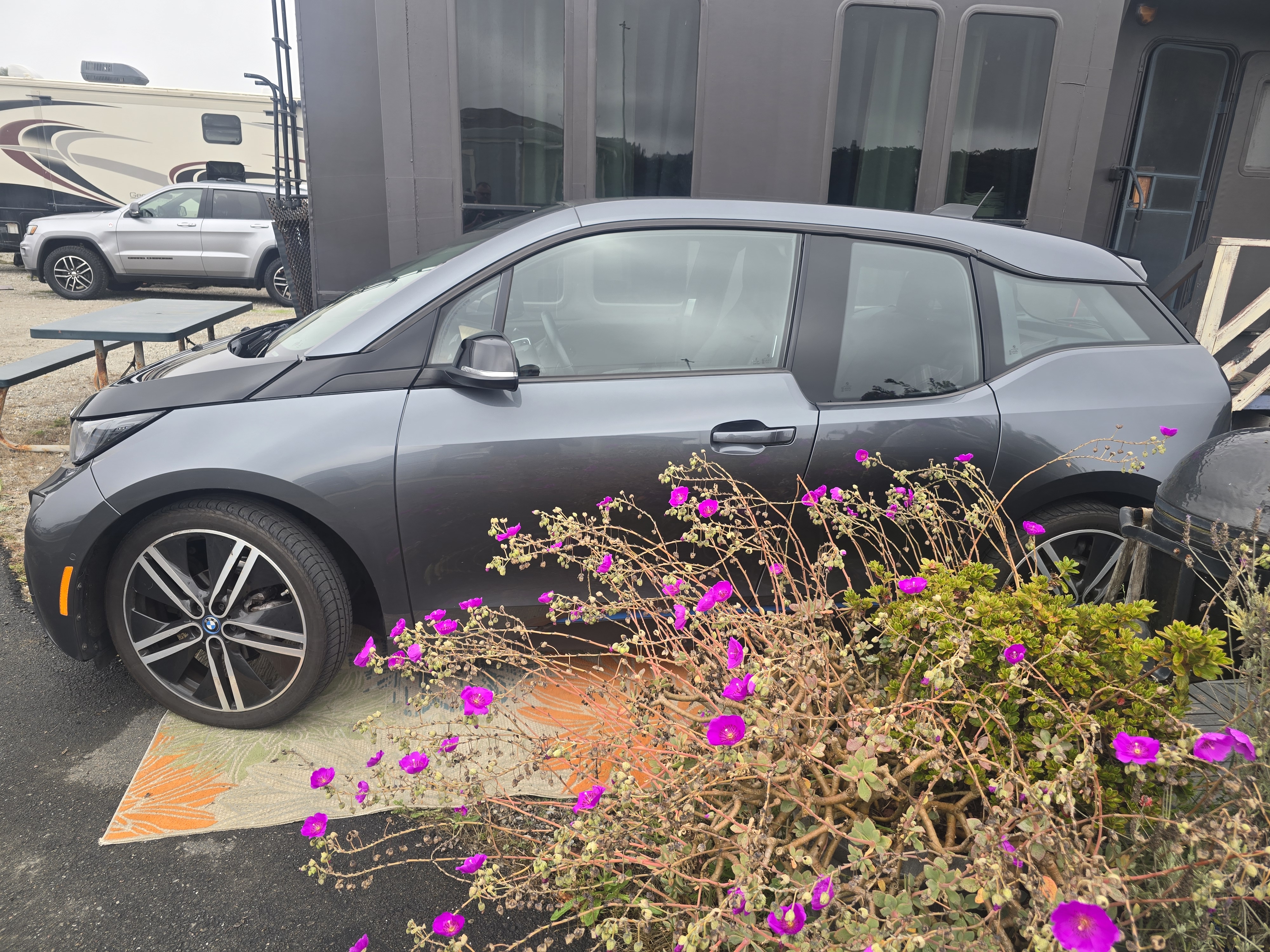 Used 2017 BMW i3 w/ Range Extender RWD image 5
