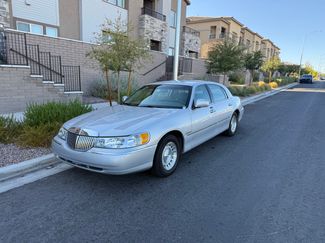 Used 2001 Lincoln Town Car Executive RWD video 1