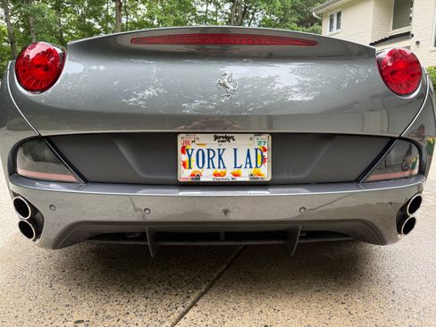 Used 2013 Ferrari California RWD image 14