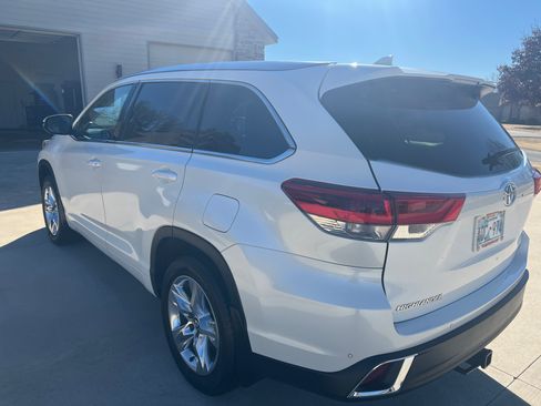 Used 2017 Toyota Highlander Limited image 4
