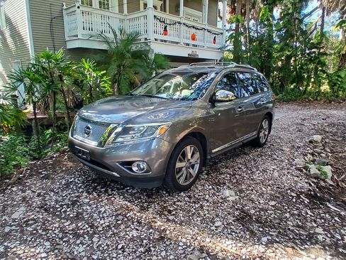 Used 2015 Nissan Pathfinder Platinum w/ Cargo Package image 5