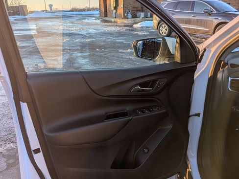 Used 2019 Chevrolet Equinox LT w/ Driver Convenience Package image 8