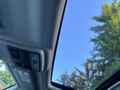 Used 2022 Toyota 4Runner SR5 Premium w/ Moonroof Package AWD/4WD image 8