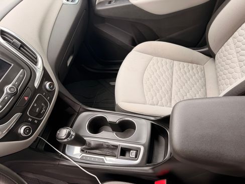 Used 2020 Chevrolet Equinox LS w/ LPO, Floor Liner Package FWD image 8