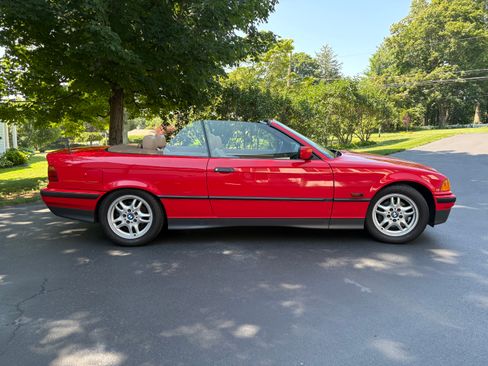Used 1995 BMW 325i Convertible RWD image 14