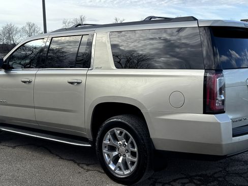 Used 2017 GMC Yukon XL SLE w/ SLE Value Package image 4