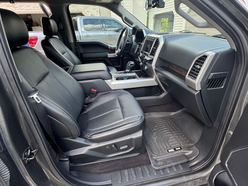 Used 2019 Ford F150 Lariat w/ Equipment Group 502A Luxury AWD/4WD image 12