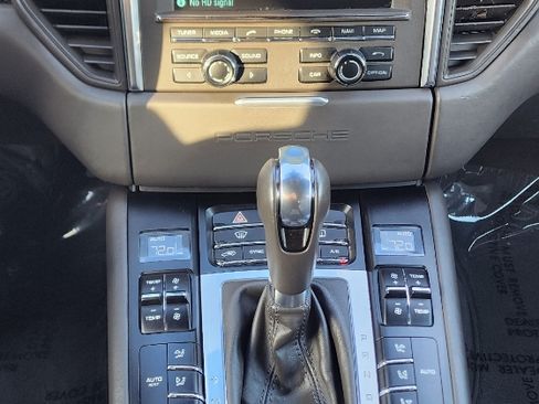 Used 2016 Porsche Macan Turbo image 13