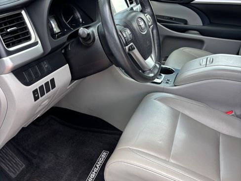 Used 2015 Toyota Highlander XLE AWD/4WD image 13