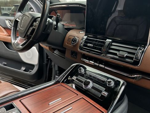 Used 2023 Lincoln Navigator L Reserve image 11