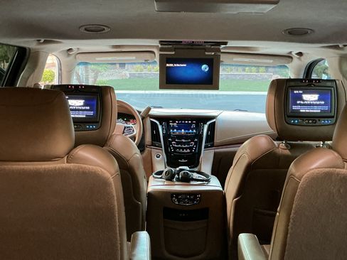 Used 2016 Cadillac Escalade ESV Platinum AWD/4WD image 16