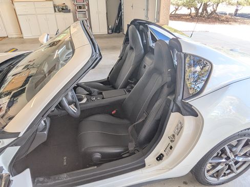 Used 2021 MAZDA MX-5 Miata RF Grand Touring RWD image 13