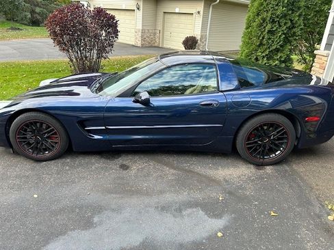 Used 2000 Chevrolet Corvette Coupe w/ Roof Pkg image 26