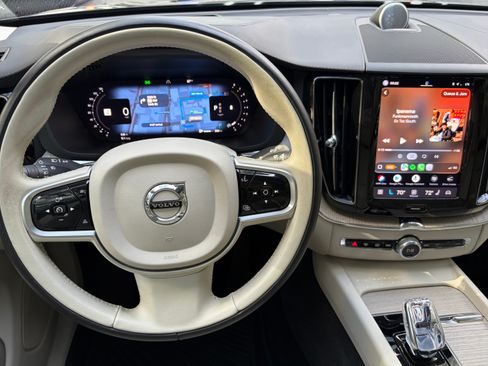 Used 2022 Volvo XC60 B5 Inscription w/ Advanced Package FWD image 19