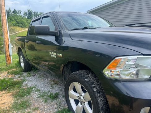 Used 2015 RAM 1500 Express AWD/4WD image 17