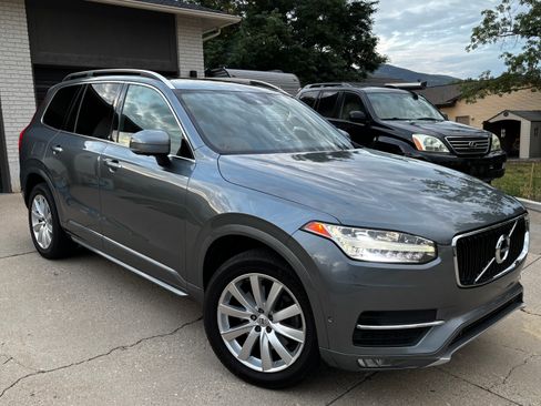 Used 2018 Volvo XC90 T5 Momentum w/ Convenience Package AWD/4WD image 2