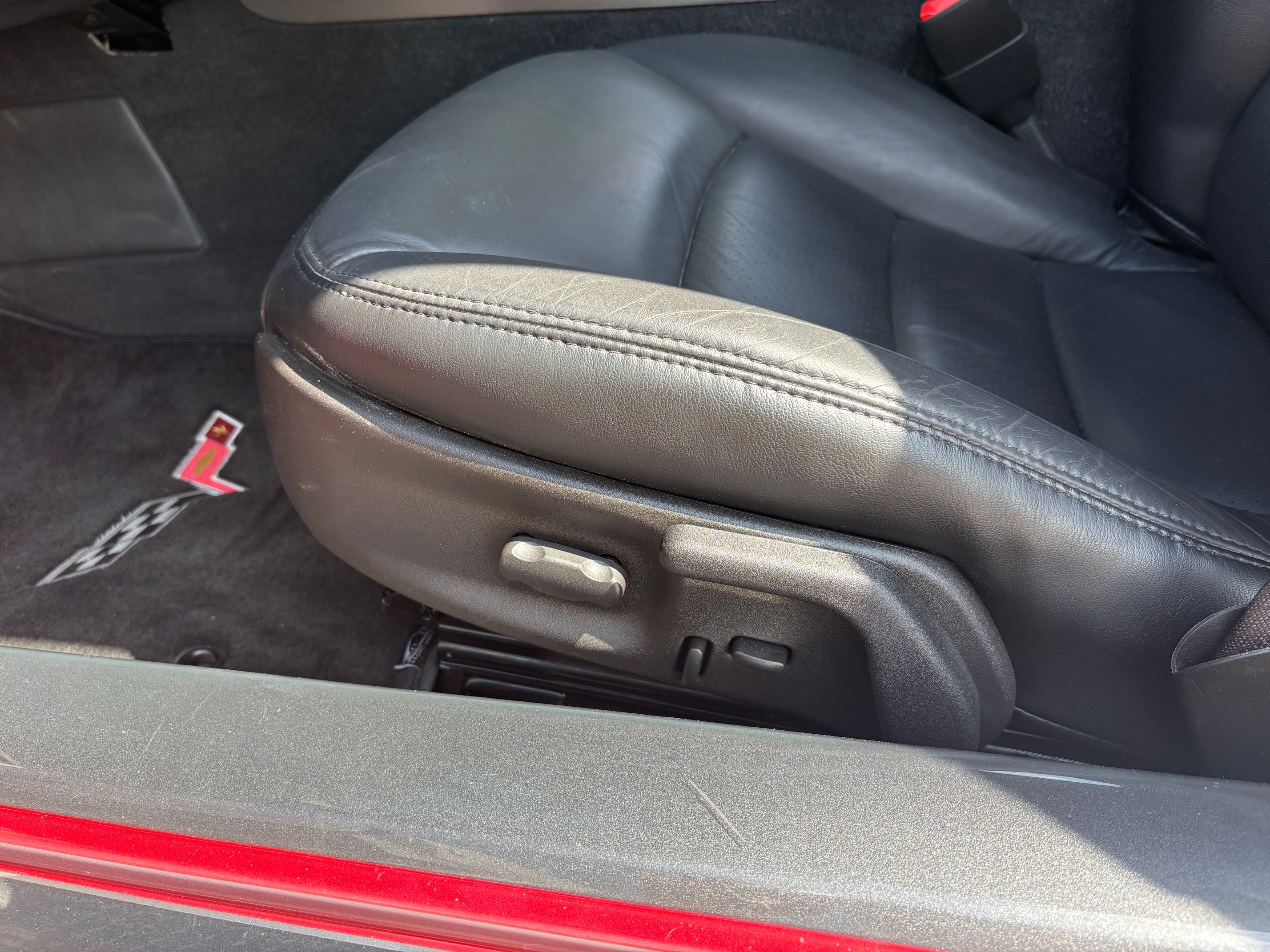 Used 2007 Chevrolet Corvette Coupe w/ Performance Package RWD image 19