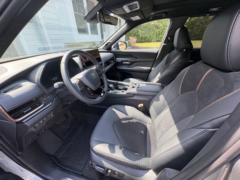 Used 2026 Toyota Grand Highlander MAX Limited Sport Utility 4D image 4