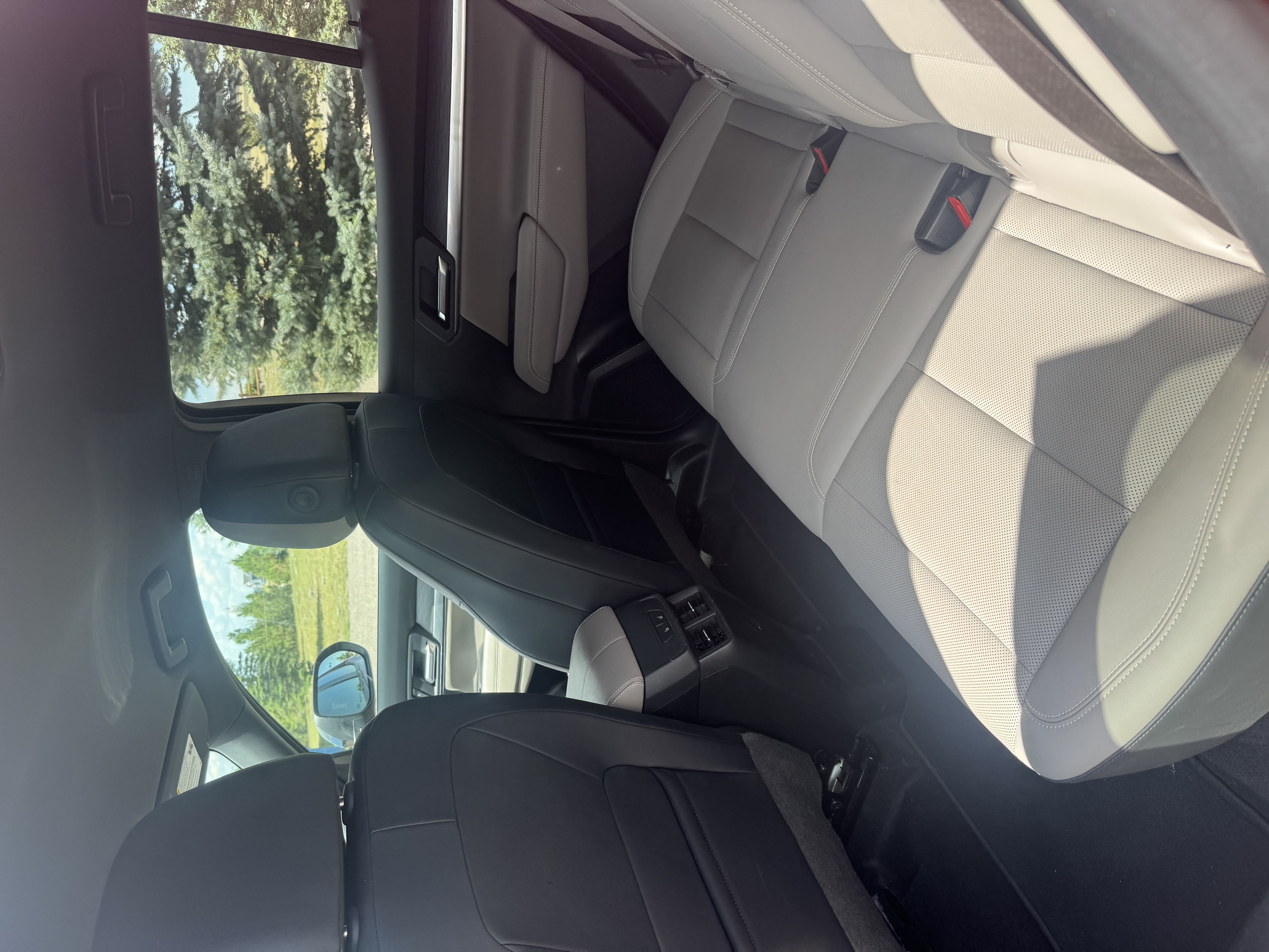 Used 2025 GMC Terrain Elevation w/ Elevation Premium Package AWD/4WD image 11
