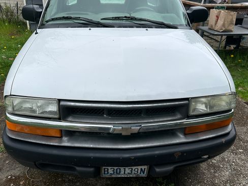 Used 2002 Chevrolet S10 Pickup 2WD Regular Cab image 8
