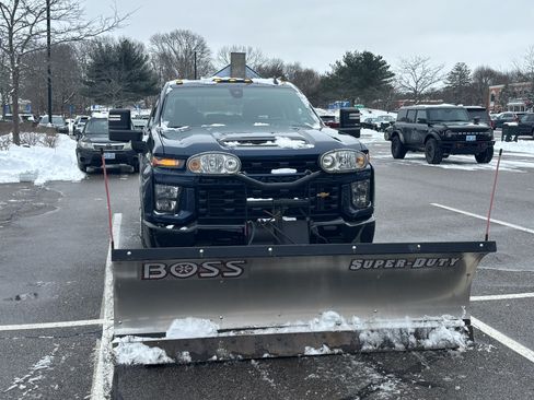 Used 2023 Chevrolet Silverado 2500 Custom w/ Custom Convenience Package image 2