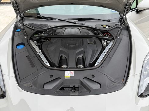 Used 2023 Porsche Panamera 4 Platinum Edition image 16