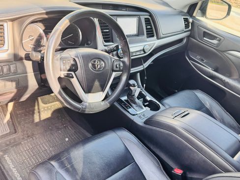 Used 2014 Toyota Highlander XLE AWD/4WD image 17