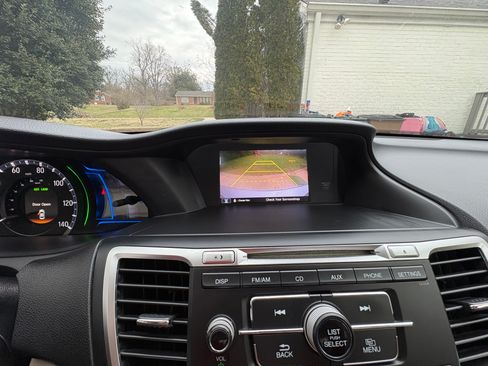 Used 2017 Honda Accord Hybrid Sedan image 8