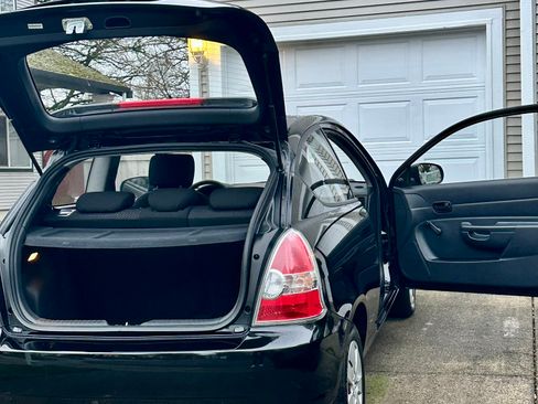 Used 2011 Hyundai Accent GL image 8