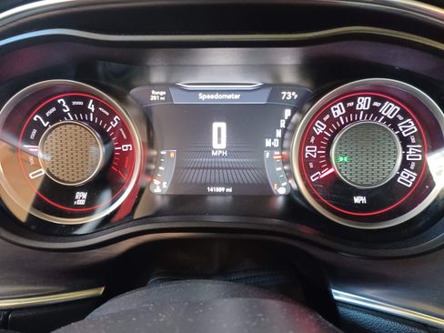 Used 2015 Dodge Challenger SXT image 9