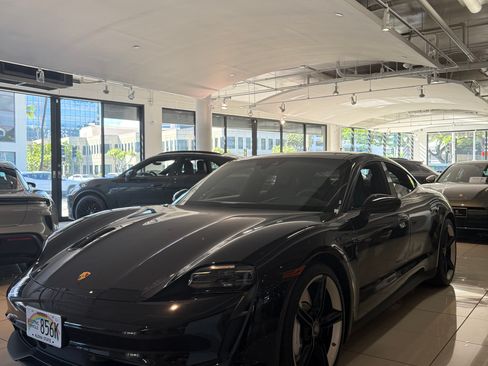 Used 2022 Porsche Taycan RWD image 4