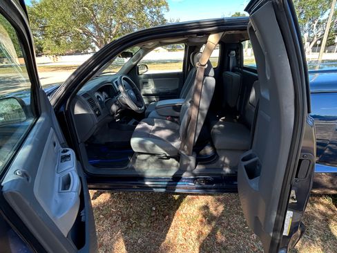 Used 2005 Dodge Dakota SLT RWD image 4