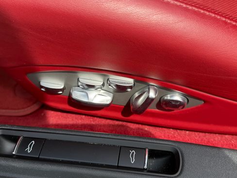 Used 2022 Porsche 718 Boxster RWD image 13