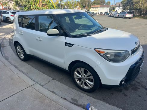 Used 2016 Kia Soul + image 1