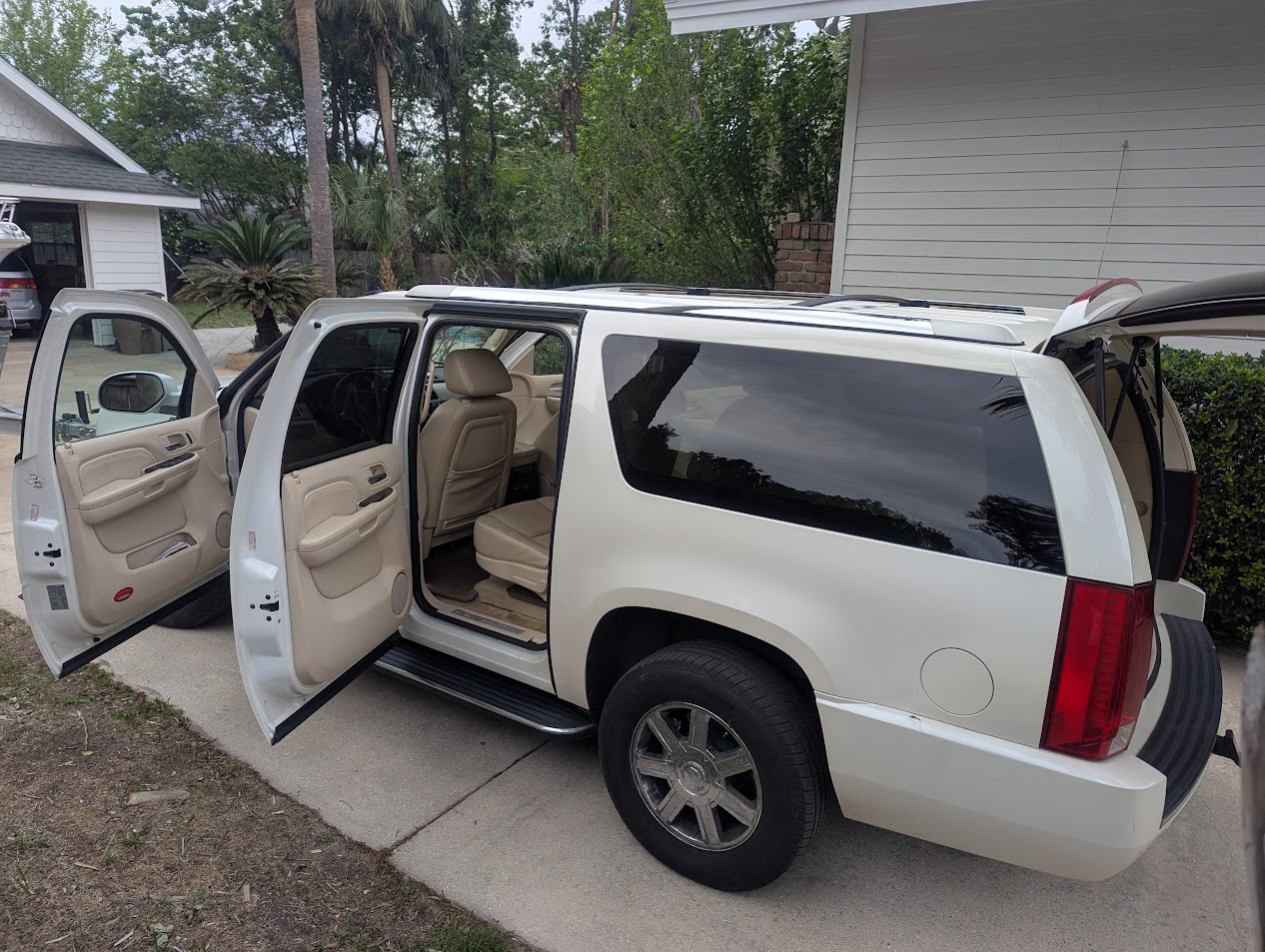 Used 2008 Cadillac Escalade ESV AWD image 5