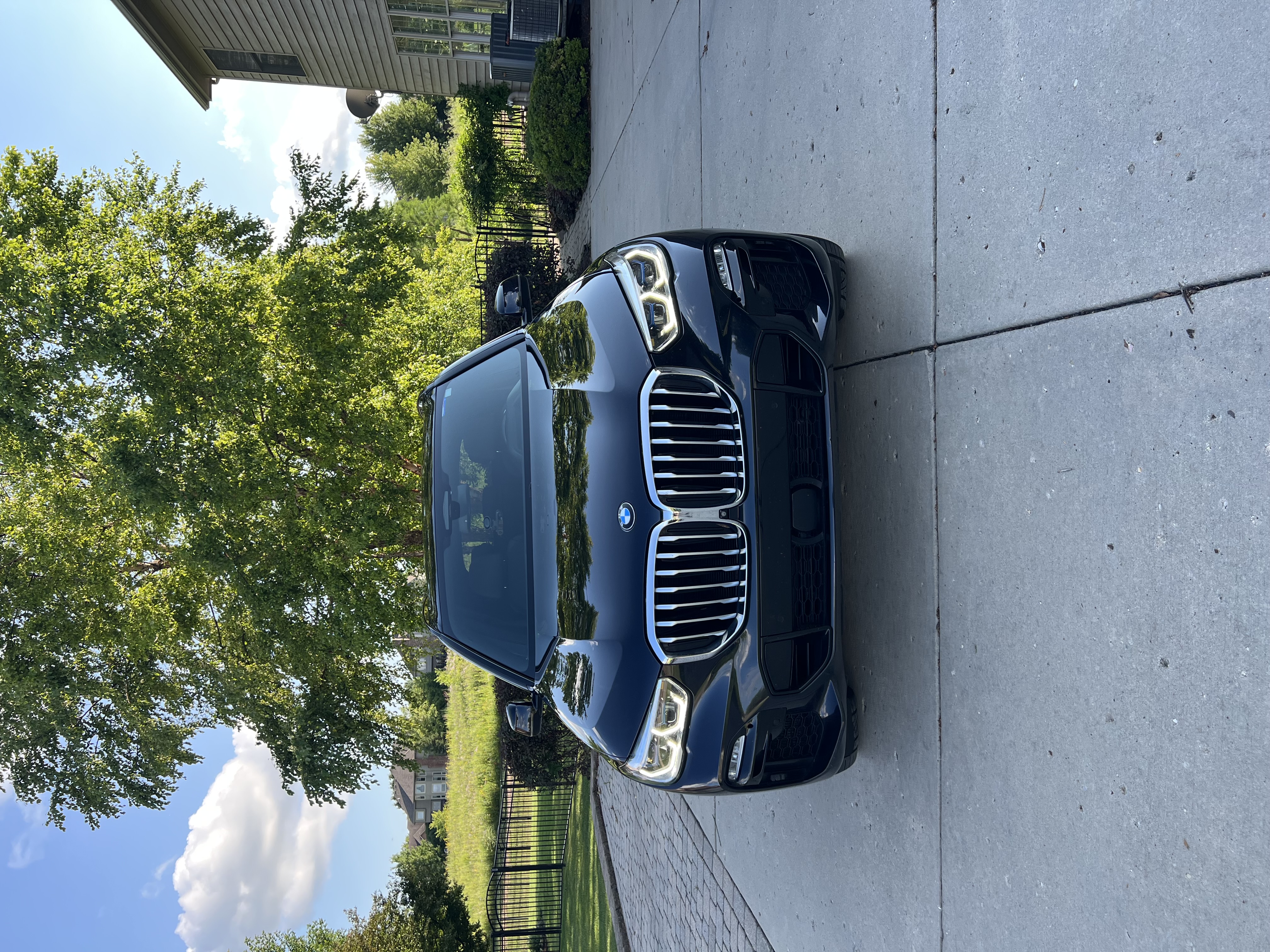 Used 2019 BMW X5 xDrive50i w/ M Sport Package AWD/4WD image 4