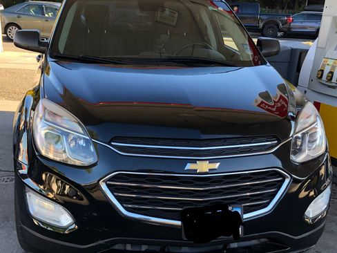 Used 2017 Chevrolet Equinox LT image 2
